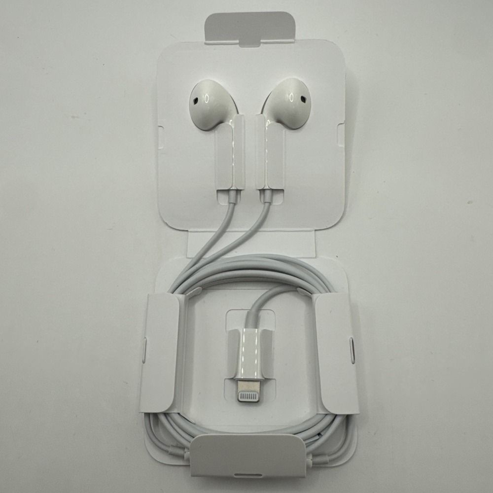 Apple EarPods In-Ear Wired Earbuds Lightning Connector Built-In Mic 1.2m White